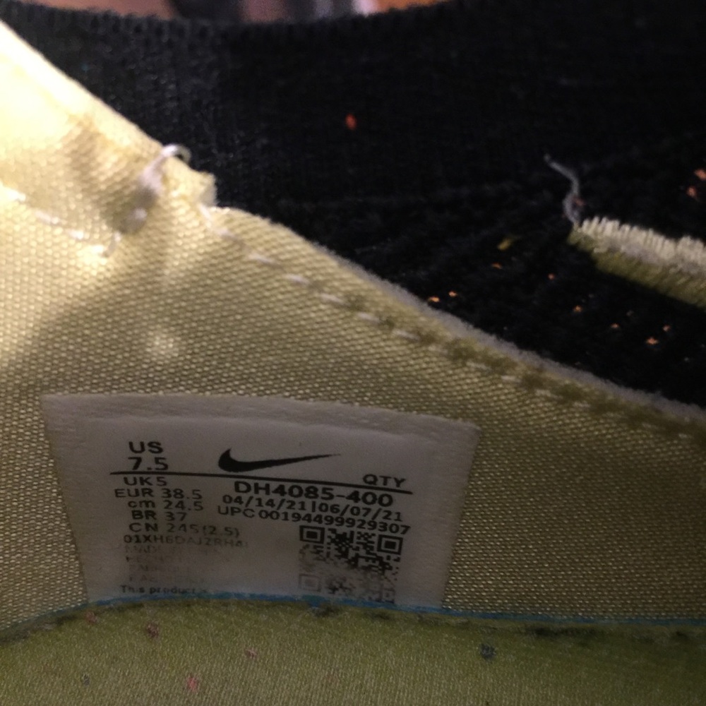 Nike Black and Blue Athletic Shoes - Picture 4 of 5